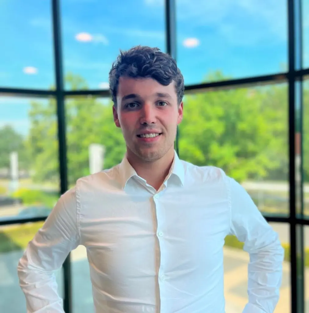 Bijbaan als assistent accountant voor tweedejaars student Julian